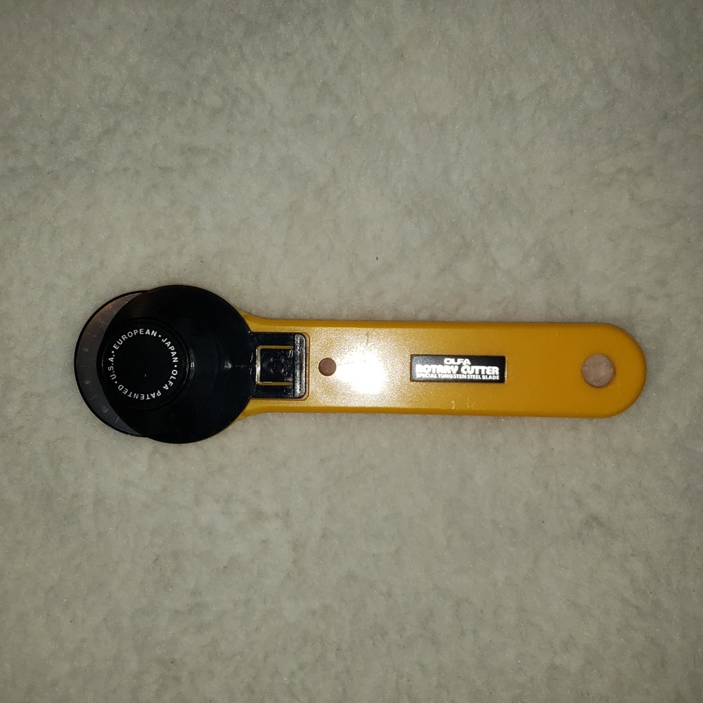 Olfa Yellow Rotary Cutter - Picture 3 of 3
